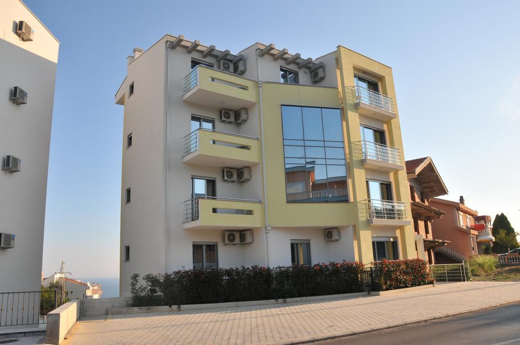 Apartments Ambassador Ulcinj Extérieur photo